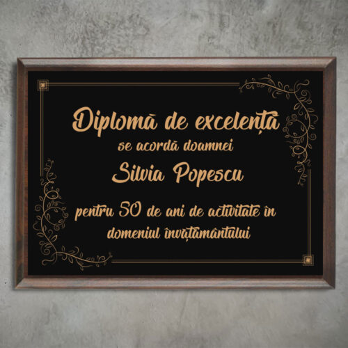 Diplomă personalizabilă gravată, cu plachetă din lemn, 50 de ani de activitate
