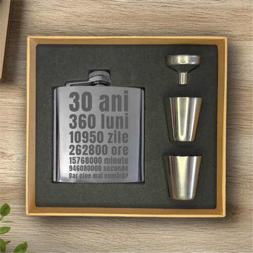 Ploscă de metal personalizată – simplă sau set cu păhărele, Cadou pentru Aniversarea vârstei de 30 de ani [ #0356 ]