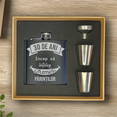 Ploscă de metal personalizată – simplă sau set cu păhărele, Cadou pentru Aniversarea vârstei de 30 de ani [ #0363 ]