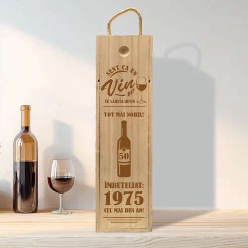 Cutie din lemn gravată pentru sticla de vin, cu capac culisant, Aniversarea vârstei de 50 de ani [ #0191 ]