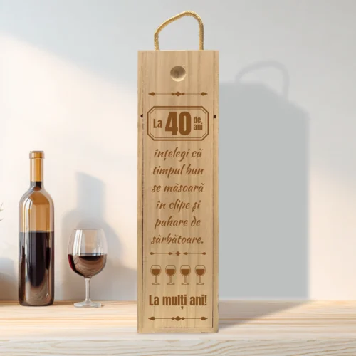 Cutie din lemn gravată pentru sticla de vin, cu capac culisant, Aniversarea vârstei de 40 de ani [ #0257 ]