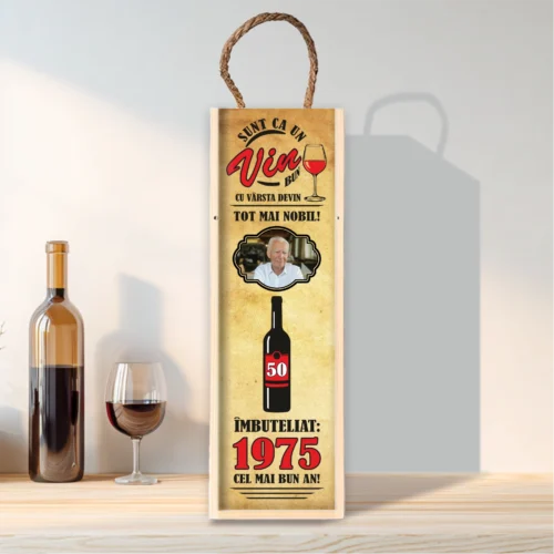 Cutie din lemn sublimată pentru sticla de vin, cu capac culisant, Aniversarea vârstei de 50 de ani [ #0192 ]
