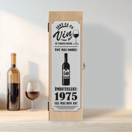 Cutie din lemn cu placă gravată pentru sticla de vin, cu ustensile, Aniversarea vârstei de 50 de ani [ #0193 ]