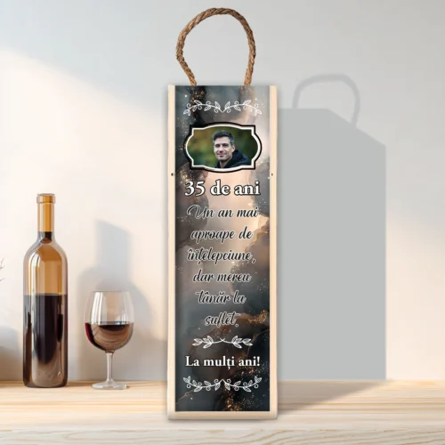 Cutie din lemn sublimată pentru sticla de vin, cu capac culisant, Aniversarea vârstei de 35 de ani [ #0254 ]