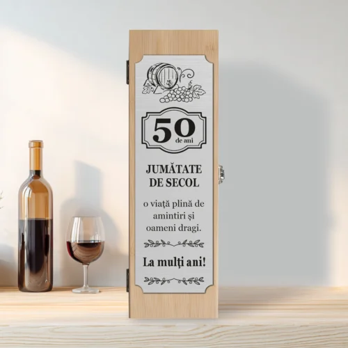 Cutie din lemn cu placă gravată pentru sticla de vin, cu ustensile, Aniversarea vârstei de 50 de ani [ #0267 ]
