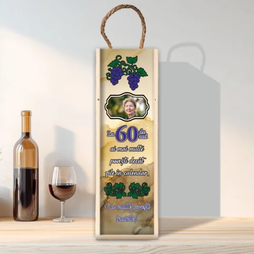 Cutie din lemn sublimată pentru sticla de vin, cu capac culisant, Aniversarea vârstei de 60 de ani [ #0274 ]
