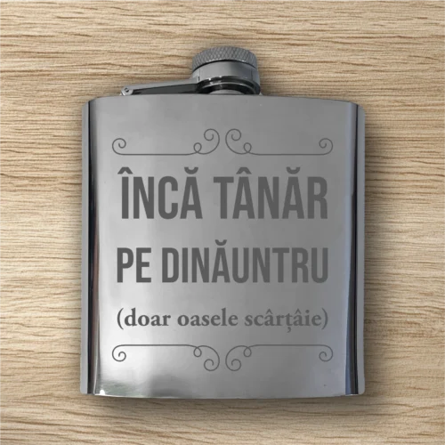Ploscă de metal personalizată – simplă sau set cu păhărele, Cadou pentru Aniversarea vârstei [ #0318 ]
