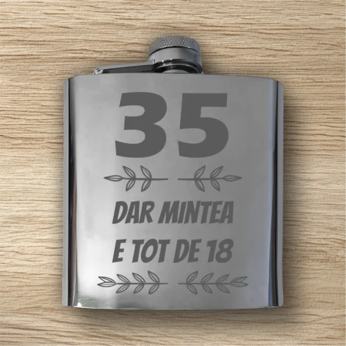 Ploscă de metal personalizată – simplă sau set cu păhărele, Cadou pentru Aniversarea vârstei de 35 de ani [ #0381 ]