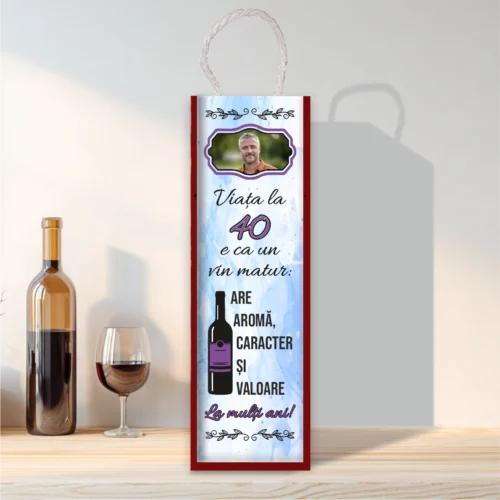 Cutie din lemn sublimată pentru sticla de vin, cu capac culisant, Aniversarea vârstei de 40 de ani [ #0262 ]