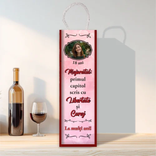 Cutie din lemn sublimată pentru sticla de vin, cu capac culisant, Aniversarea vârstei de 18 ani, Majoratul [ #0226 ]