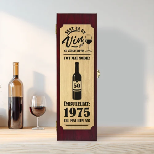 Cutie din lemn cu placă gravată pentru sticla de vin, cu ustensile, Aniversarea vârstei de 50 de ani [ #0193 ]