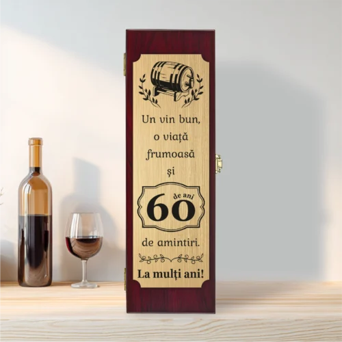 Cutie din lemn cu placă gravată pentru sticla de vin, cu ustensile, Aniversarea vârstei de 60 de ani [ #0279 ]