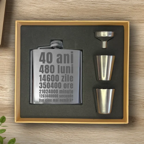 Ploscă de metal personalizată – simplă sau set cu păhărele, Cadou pentru Aniversarea vârstei de 40 de ani [ #0398 ]
