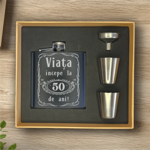 Ploscă de metal personalizată – simplă sau set cu păhărele, Cadou pentru Aniversarea vârstei de 50 de ani [ #0424 ]
