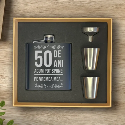 Ploscă de metal personalizată – simplă sau set cu păhărele, Cadou pentru Aniversarea vârstei de 50 de ani [ #0429 ]