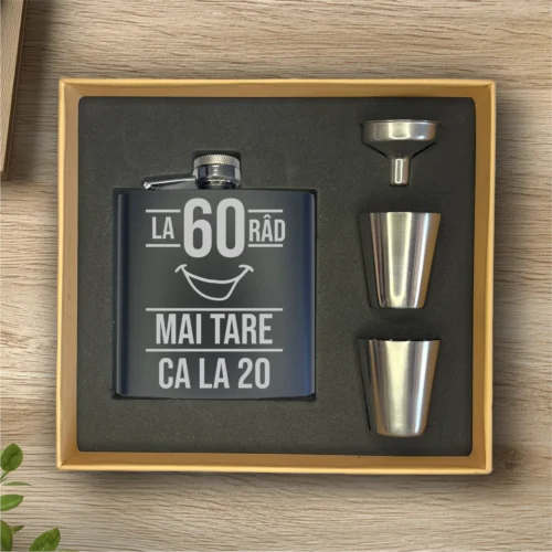 Ploscă de metal personalizată – simplă sau set cu păhărele, Cadou pentru Aniversarea vârstei de 60 de ani [ #0455 ]