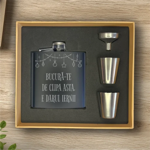 Ploscă de metal personalizată – simplă sau set cu păhărele, Cadou de Crăciun [ #0577 ]