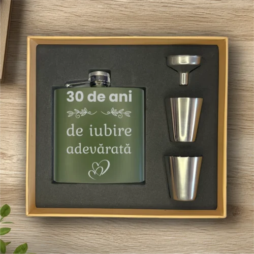 Ploscă de metal personalizată – simplă sau set cu păhărele, Cadou pentru Aniversarea căsătoriei de 30 de ani [ #0506 ]