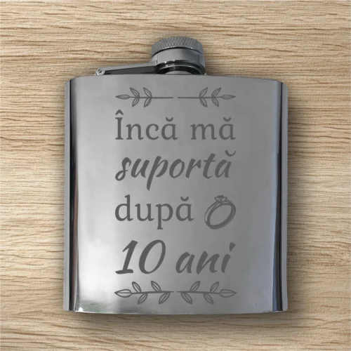 Ploscă de metal personalizată – simplă sau set cu păhărele, Cadou pentru Aniversarea căsătorie de 10 ani [ #0469 ]