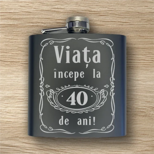 Ploscă de metal personalizată – simplă sau set cu păhărele, Cadou pentru Aniversarea vârstei de 40 de ani [ #0399 ]