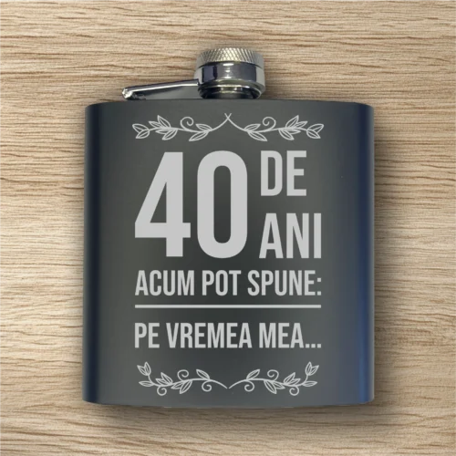 Ploscă de metal personalizată – simplă sau set cu păhărele, Cadou pentru Aniversarea vârstei de 40 de ani [ #0406 ]