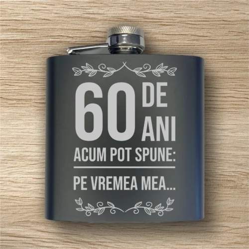 Ploscă de metal personalizată – simplă sau set cu păhărele, Cadou pentru Aniversarea vârstei de 60 de ani [ #0453 ]