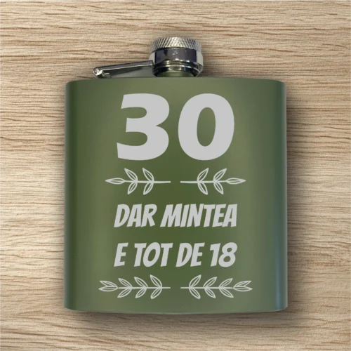 Ploscă de metal personalizată – simplă sau set cu păhărele, Cadou pentru Aniversarea vârstei de 30 de ani [ #0360 ]