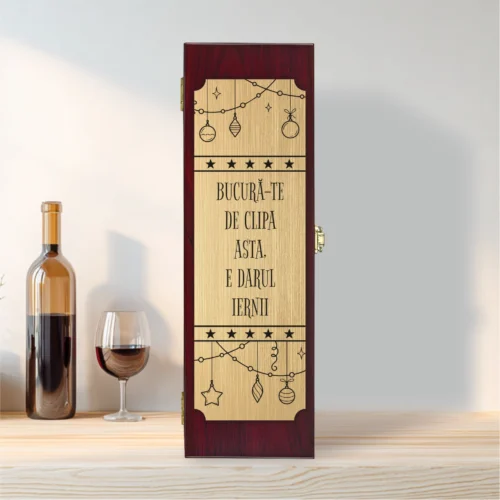 Cutie din lemn cu placă gravată pentru sticla de vin, cu ustensile, Cadou de Crăciun [ #0597 ]