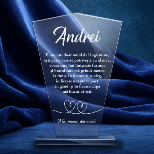 Trofeu din Sticlă Elegant – Personalizat prin Gravură Laser, Cadou pentru Iubit [ #0738 ]