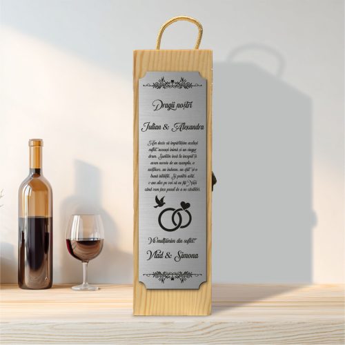 Cutie din lemn gravată pentru sticla de vin, cu închizătoare din metal, Cererea Nașilor de Nuntă [ #0186 ]