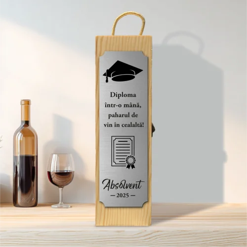 Cutie din lemn gravată pentru sticla de vin, cu închizătoare din metal, Cadou pentru Absolvire [ #0194 ]