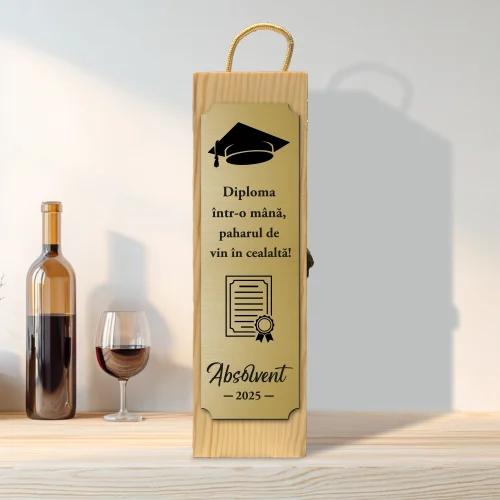 Cutie din lemn gravată pentru sticla de vin, cu închizătoare din metal, Cadou pentru Absolvire [ #0194 ]