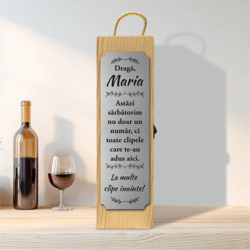 Cutie din lemn gravată pentru sticla de vin, cu închizătoare din metal,  Aniversarea vârstei [ #0220 ]
